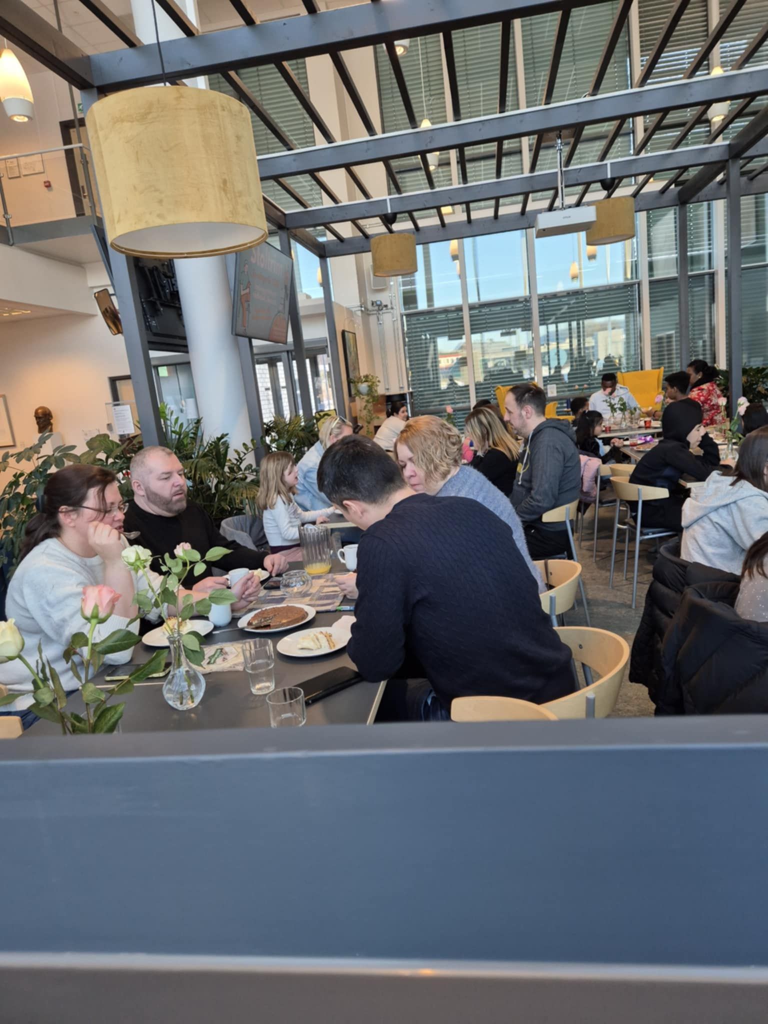 Barn deltar i aktivitet på Familietreffen